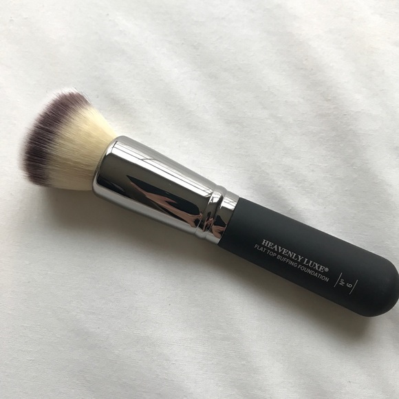 ✨Brand New✨IT Cosmetics Flat Top Foundation Brush - Picture 2 of 3